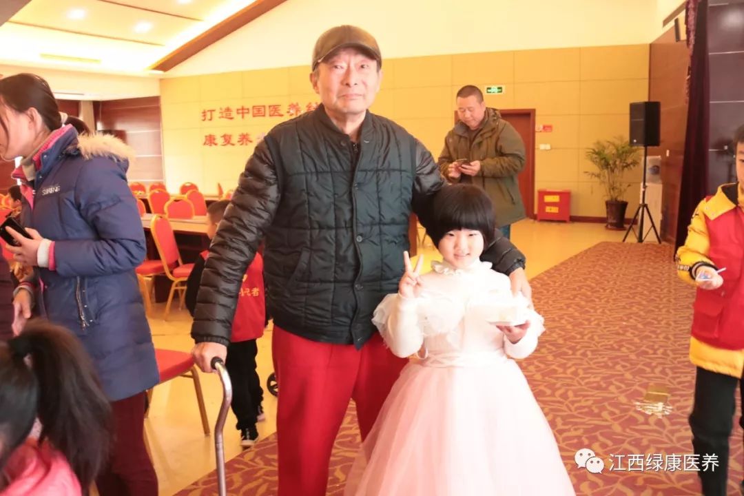 老少同堂其乐融，尊老爱幼代传承——南昌绿康国际老年城十二月集体生日会顺利开展