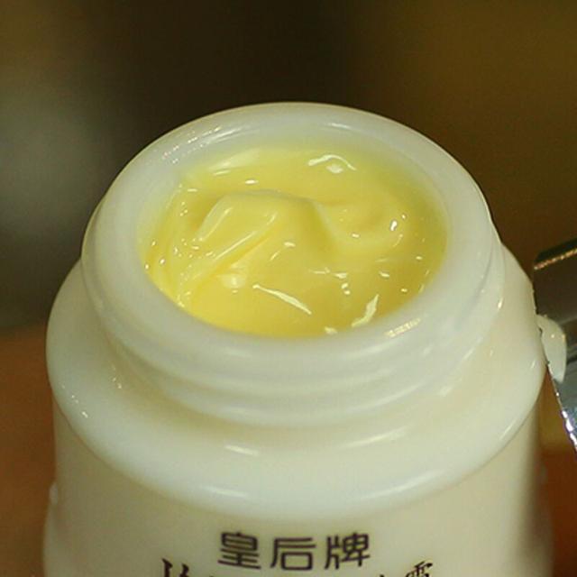 84岁却有20岁皮肤，被称时尚圈“老妖精”，“不老秘诀”透露出来