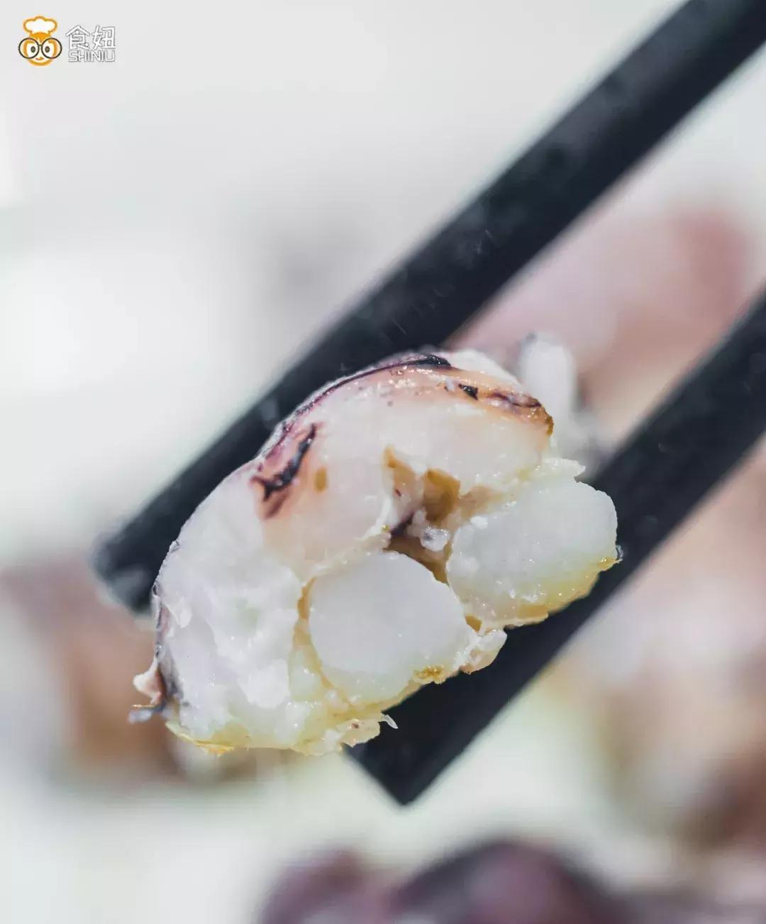 架着凶器吃濑尿虾，简单又粗暴