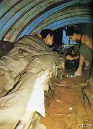 没有老鼠不叫猫耳洞：老山战士逮住2公斤大鼠，铁链拴起当宠物