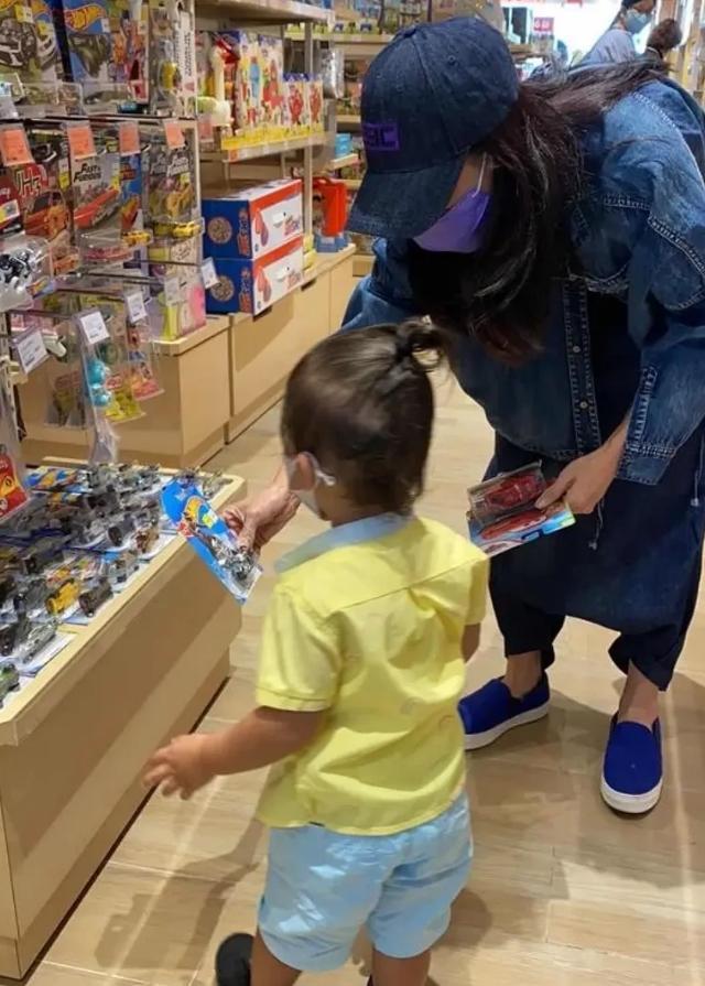 张柏芝三胎儿子正面照,最近张柏芝三胎儿子的照片