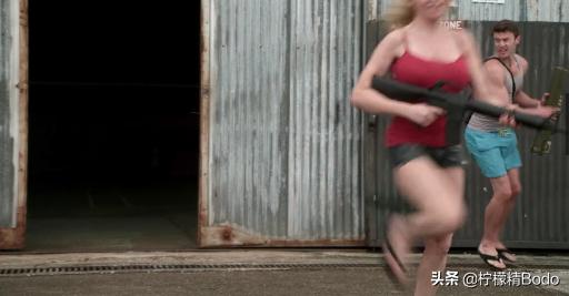 什么是科幻神剧情？美国电影《恐龙侵袭》，上海堡垒也要让位