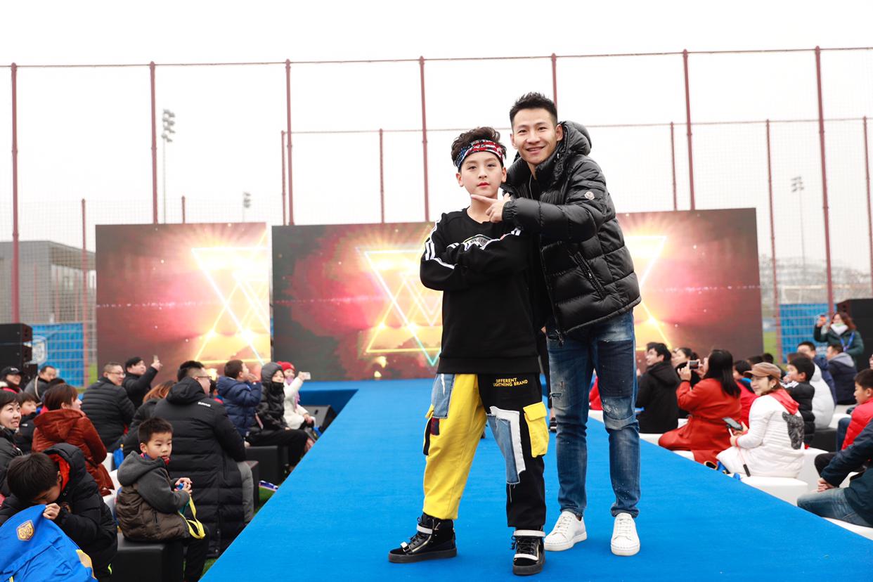 苏宁新苗计划现场抽新年心愿杨笑天助孩子们圆梦