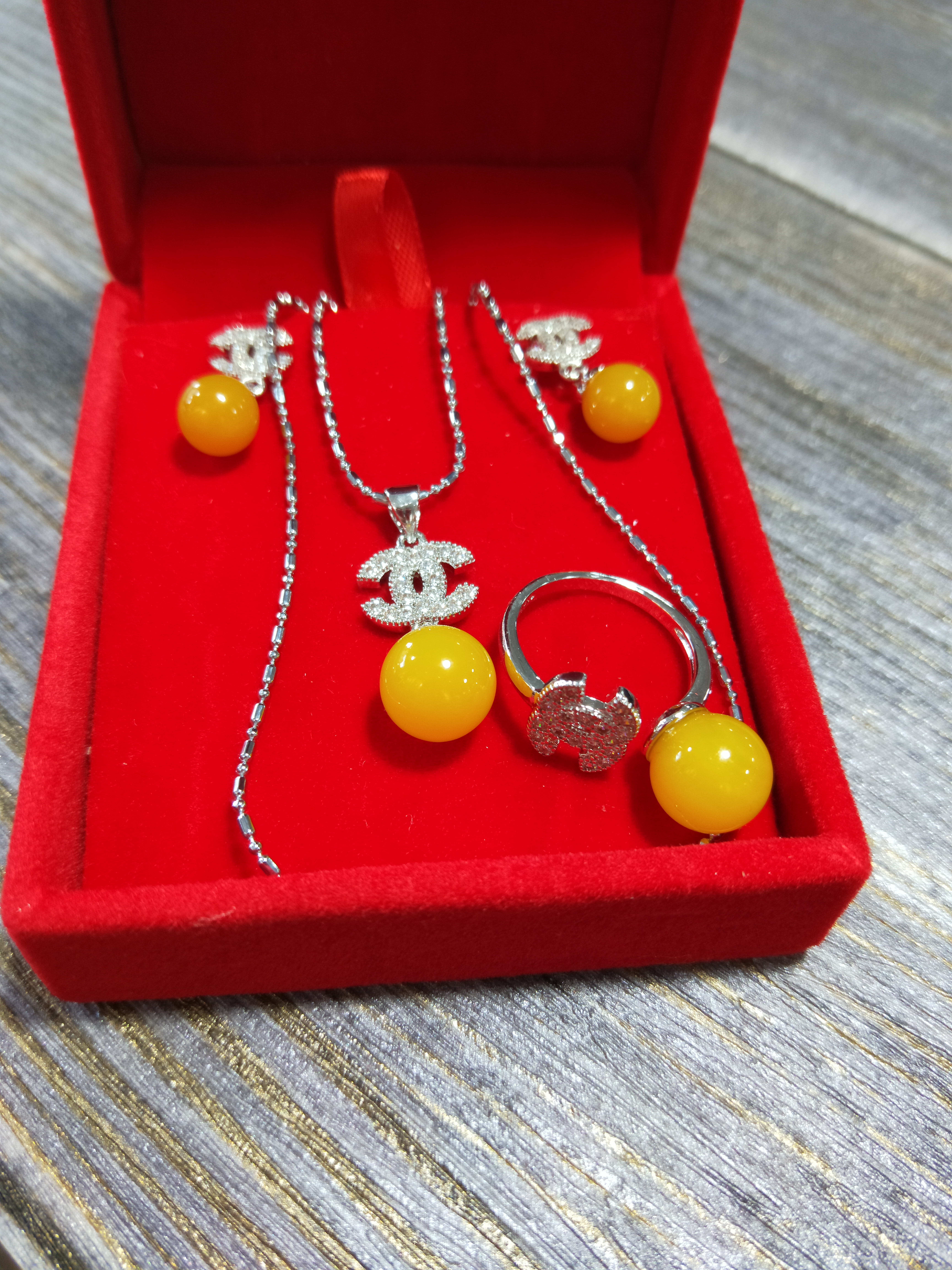 黄玉髓和黄玉有什么区别,黄玉髓最漂亮的图片