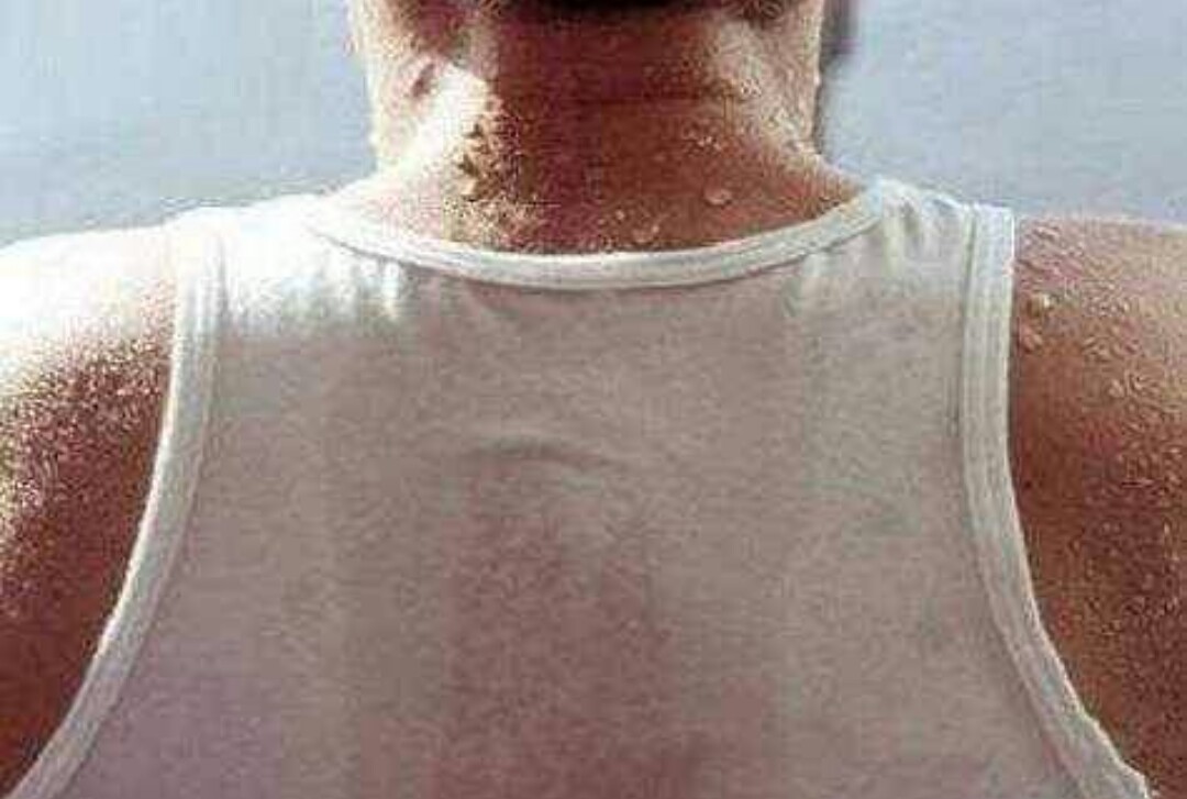 不建议用爽身粉的原因是哪些方面,如何正确使用爽身粉视频讲解一下