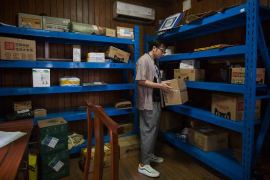 杭州灵隐寺招人火爆热搜，不用出家！当初入职90后小伙再度走红：一年半瘦20斤，8小时上班制，KPI随缘