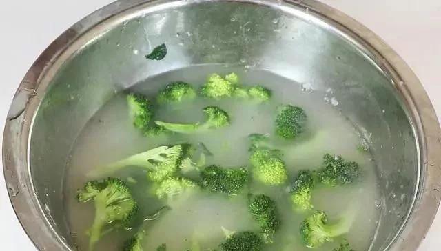 西兰花焯水能去除脏东西吗,用什么把西兰花的脏东西整出来