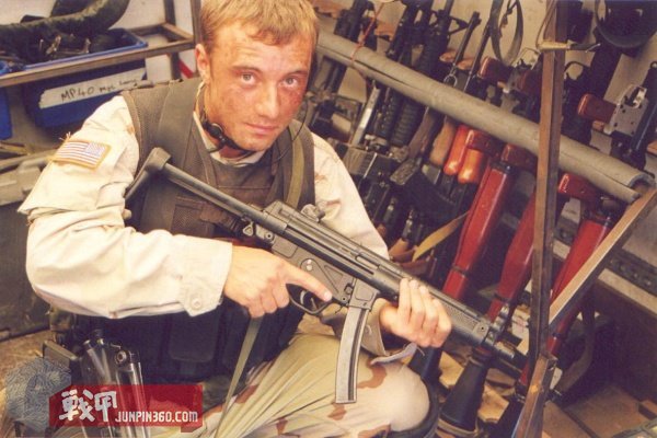 美国黑鹰战机坠落视频,黑鹰坠落最震撼视频