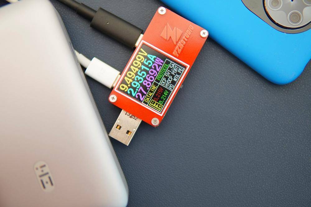 这个移动电源有点“奇葩”，可以给笔记本充电，还能投屏