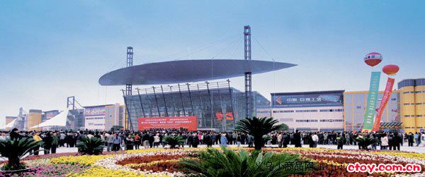 现在摆地摊还能挣钱吗,摆地摊能赚钱为什么还要做门店