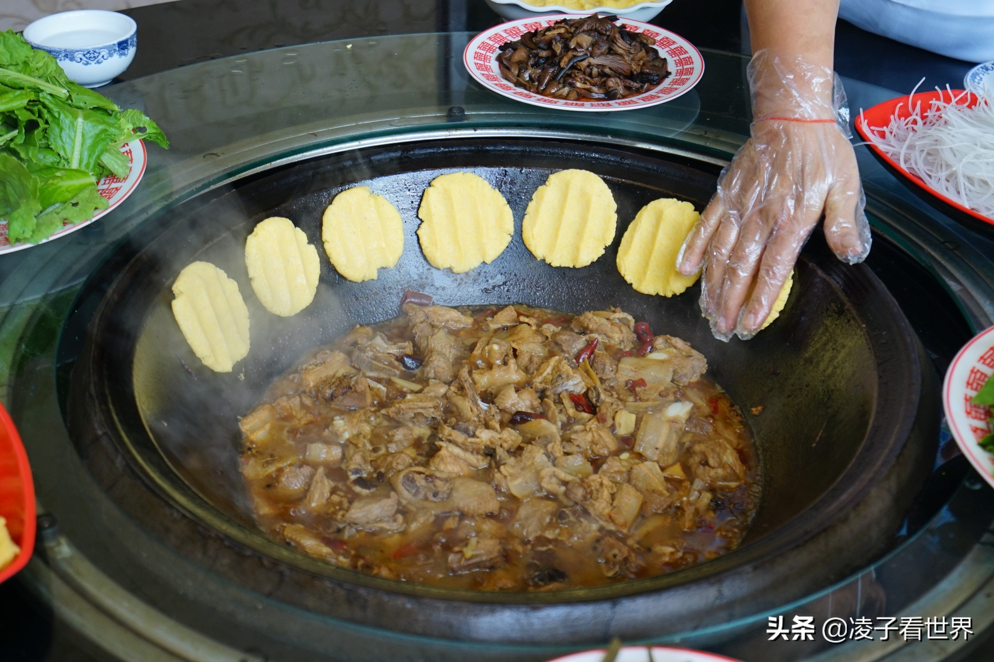 逃离北京40度高温，房山享用22度清凉，看银狐，逛古街吃铁锅炖