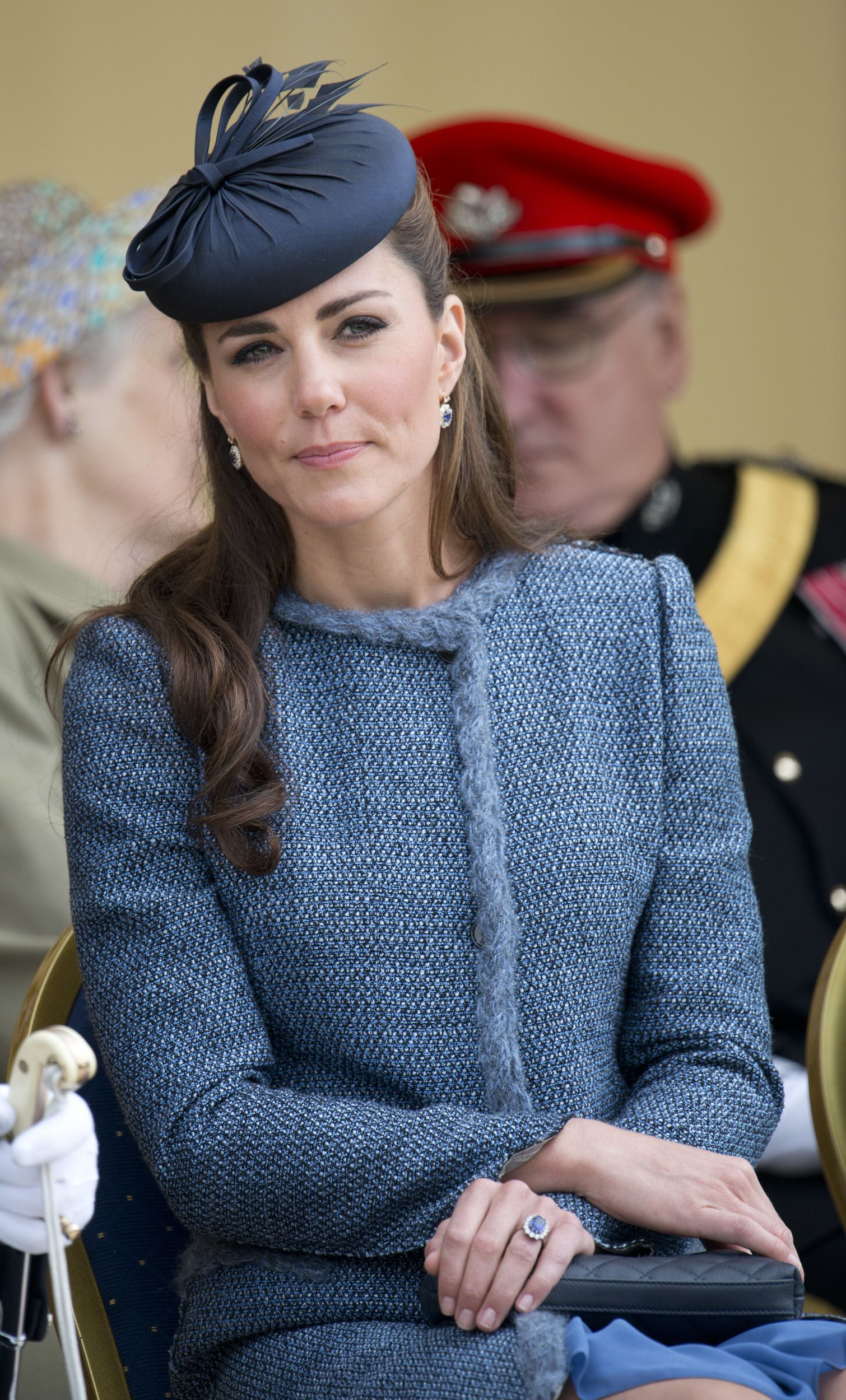 凯特王妃戴戴安娜王妃头饰,凯特王妃戴的是什么头饰