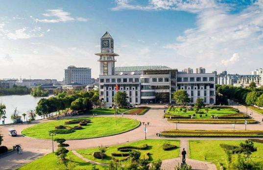 普通院校的法学专业值得上吗,法学专业就业最好的高校有哪些