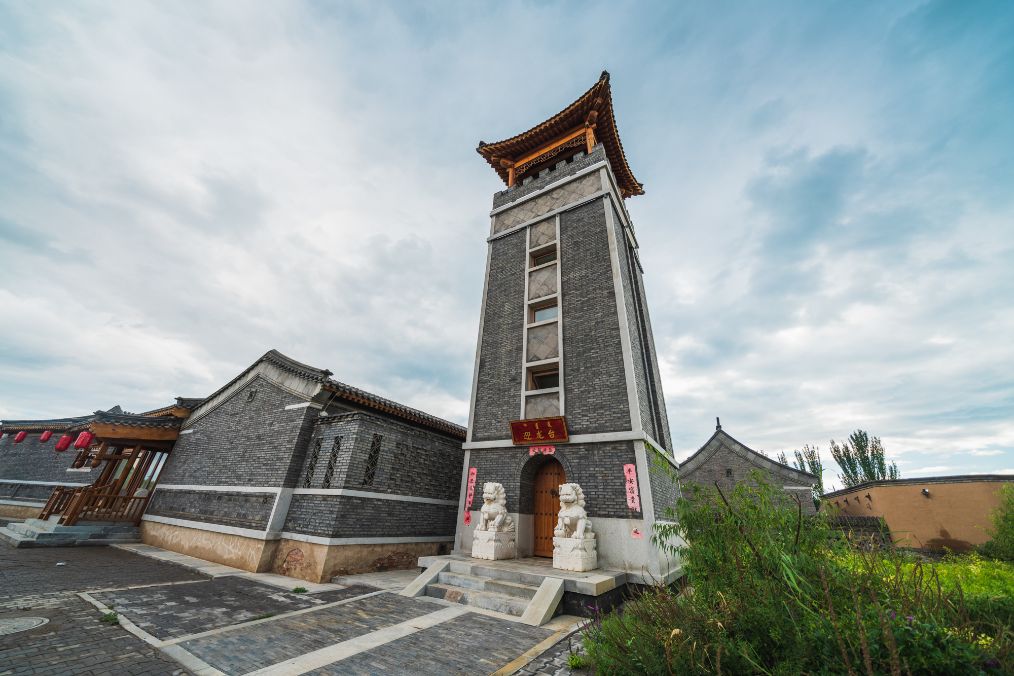 她是滔滔千里黄河的宠儿，阴山之下、河套之上的掌上明珠