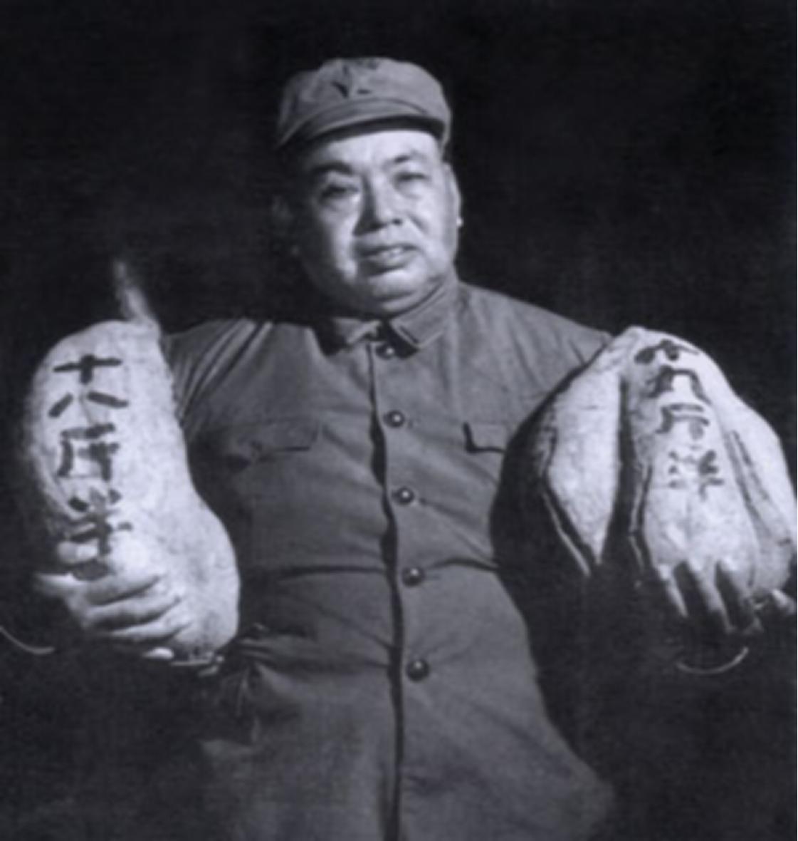 51年毛主席三次怒发批示！亲临秘书墓前痛哭：祖炎啊，我来看你了