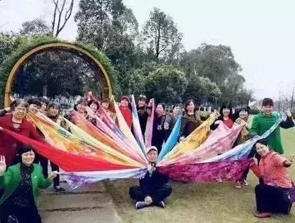 五一小长假怎么拍照,五一教妈妈出游拍照