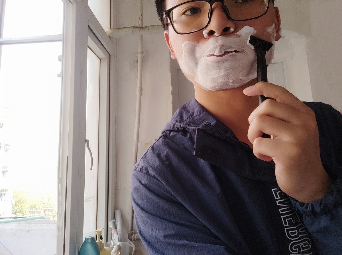 原装进口刀头净颊剃须体验,三刀头轻奢级剃须体验