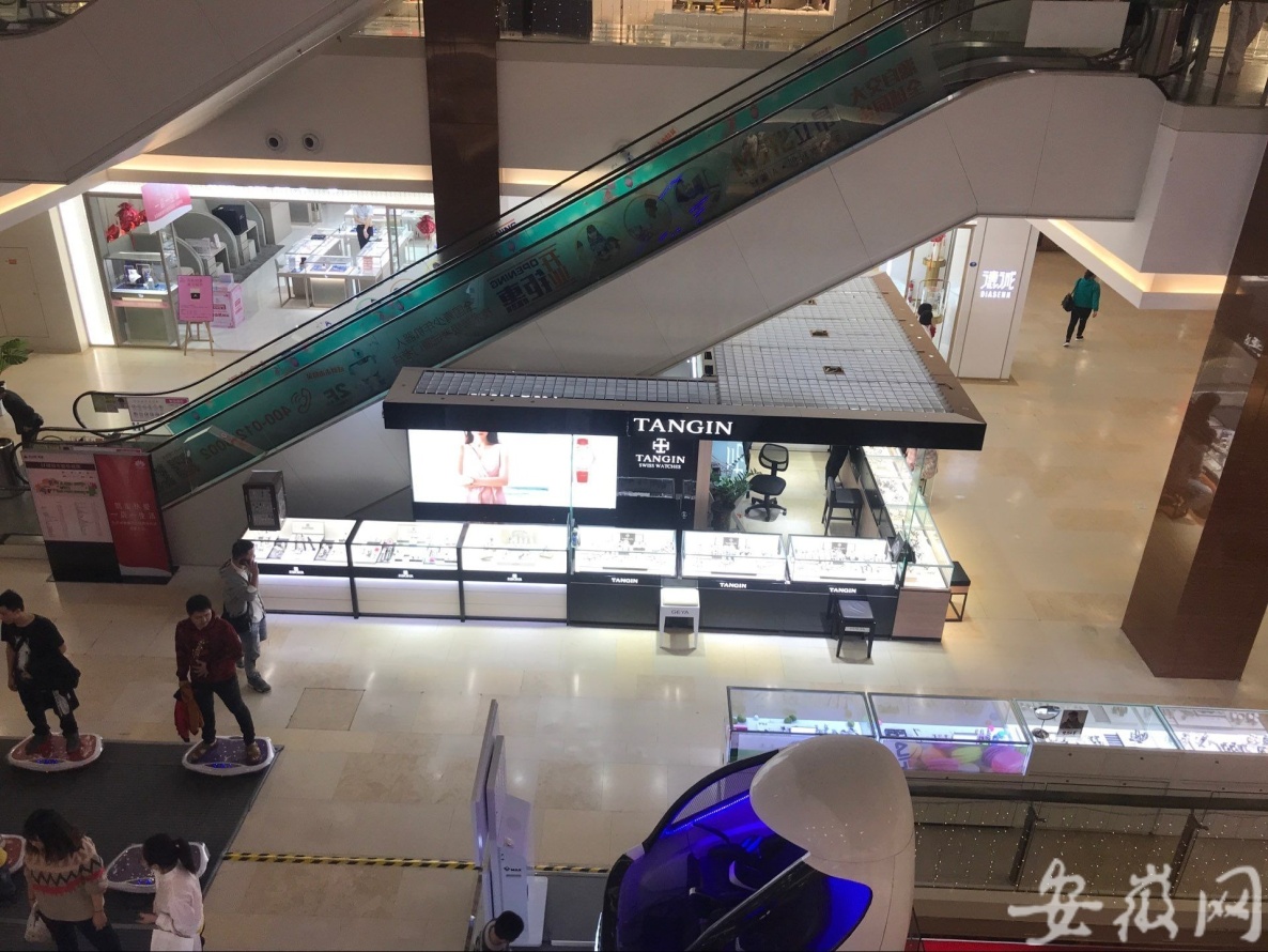 起底“女魔头”劳荣枝：在家排老五，母亲生病生活贫困，毕业后当老师待遇低，父亲去世时仍在逃亡