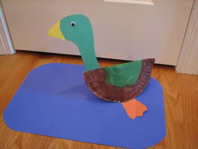 彩色一次性纸盘手工制作幼儿园,蛋糕盘子创意手工彩泥池塘