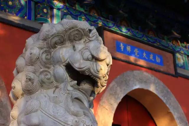 北京有什么寺庙可以烧香拜佛,祈福最好的寺庙北京