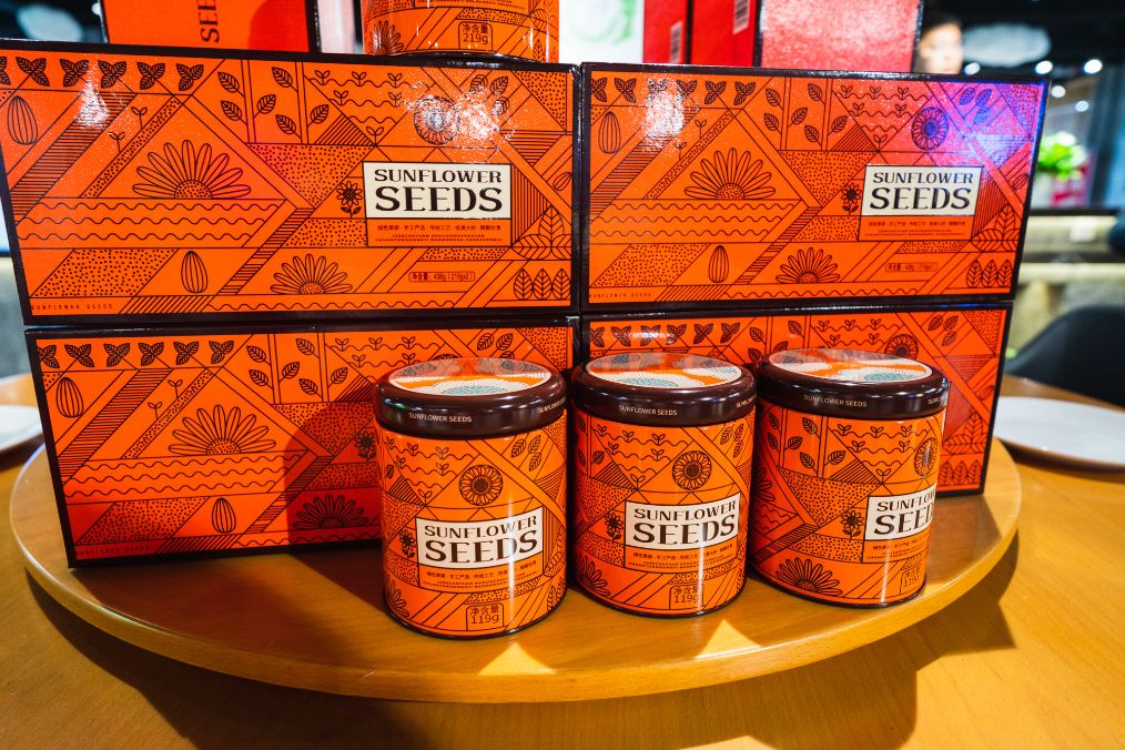 她是滔滔千里黄河的宠儿，阴山之下、河套之上的掌上明珠