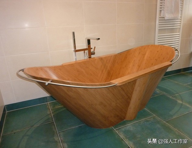 家庭安装木制浴缸效果图,现代浴缸卫生间装修风格