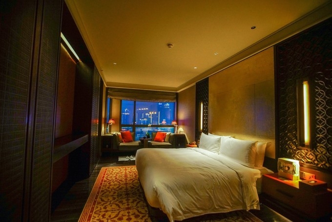 去重庆必打卡的地方四天三晚酒店,重庆最有重庆特点的酒店