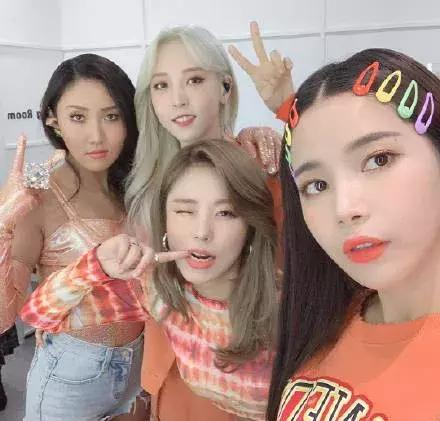 从不被人看好的小公司爱豆到公认的神仙组合，她们怎么维系团魂的