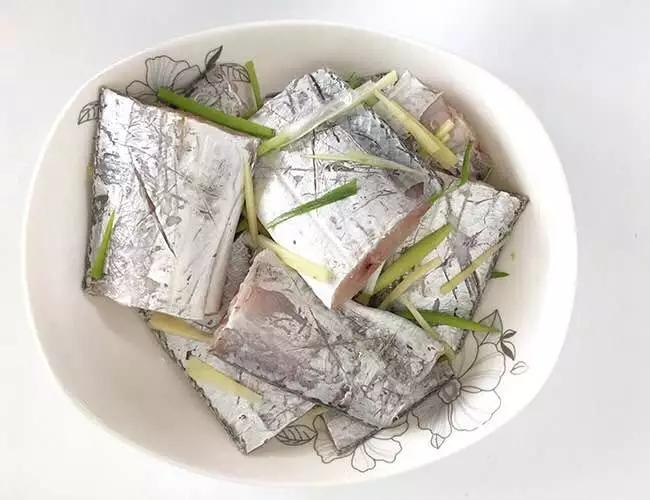 清蒸带鱼不腥的小窍门,家庭清蒸带鱼