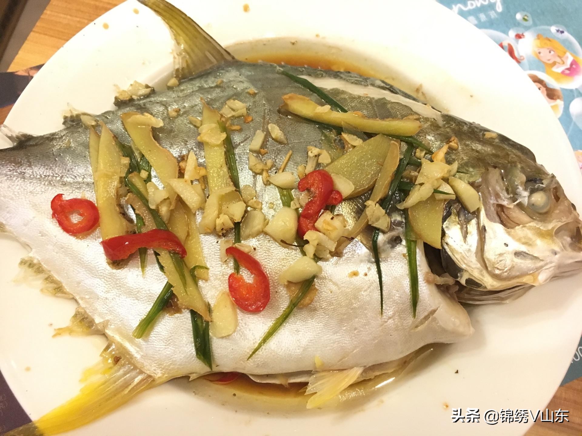 清蒸剁椒金鲳鱼怎么做好吃又简单,清蒸金鲳鱼最简单做法
