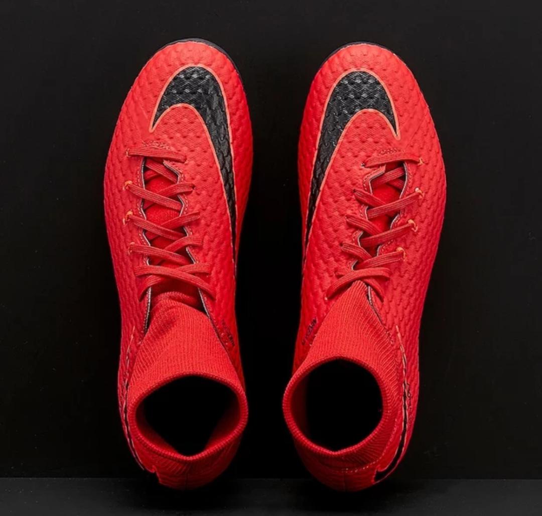 耐克鞋看法,耐克毒蜂足球鞋