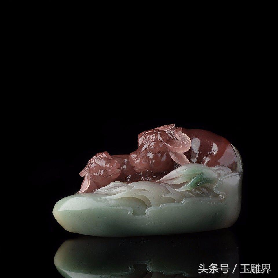 玉石巧雕造型图,月牙形玉料巧雕