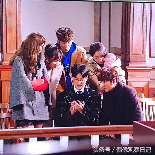 没台词却超抢眼，明星抢着跟她合照！超萌婴儿演员萌翻众人！