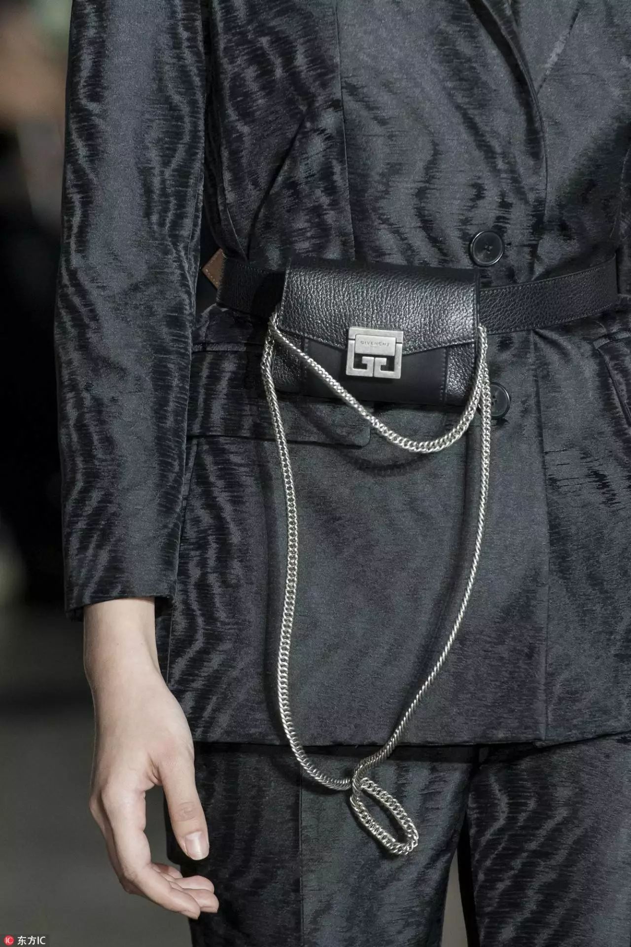 奢侈品牌包包街拍照片大全,包包推荐小众高级感街拍