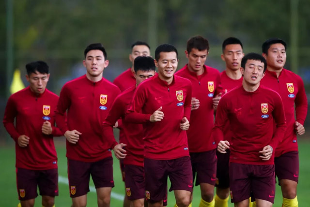 中国杯|国足南宁首训彭欣力期待与强敌过招