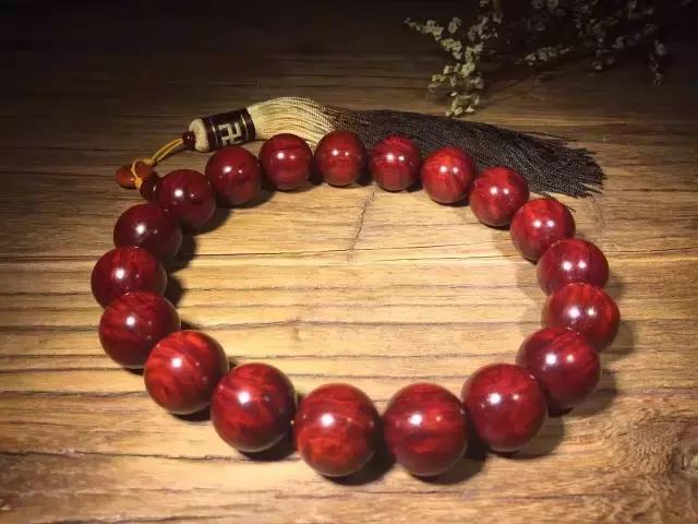 紫檀盘玩谨记六盘五不宜,紫檀六盘手串