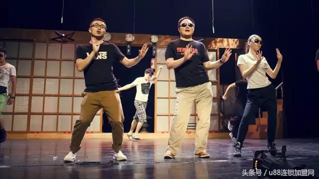 她一战赚了几十亿，她说：世界上最好的生意有三种