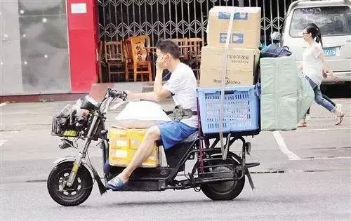 一路狂奔外卖小哥被撞,外卖小哥被撞案