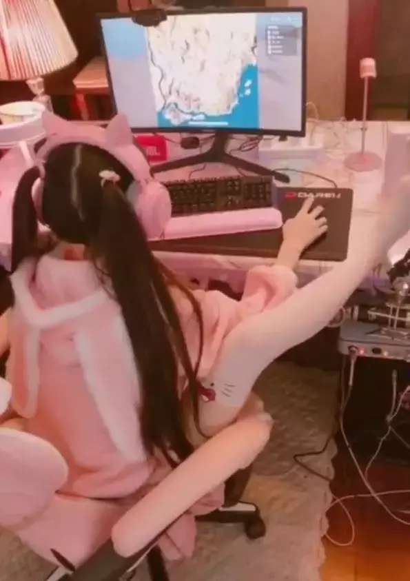 吃鸡可笑女主播,吃鸡女主播声音很魔性