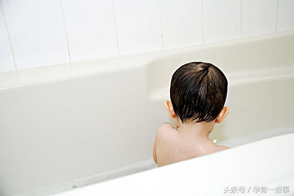 春夏之交，不妨用艾叶水给宝宝洗澡吧