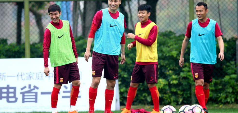 国足赛后全体发言,郜林评价里皮