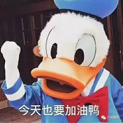 干粉灭火器干粉喷到身上怎么洗,电柜着火直接用干粉灭火器喷吗