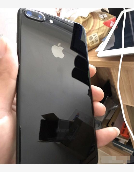 买亮黑iPhone7Plus太亏！256GB报价4000没人要！