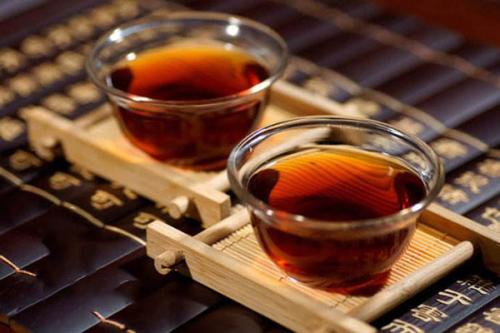 喝完酒第二天可以喝浓茶解酒吗,喝酒之前喝浓茶会有什么后果