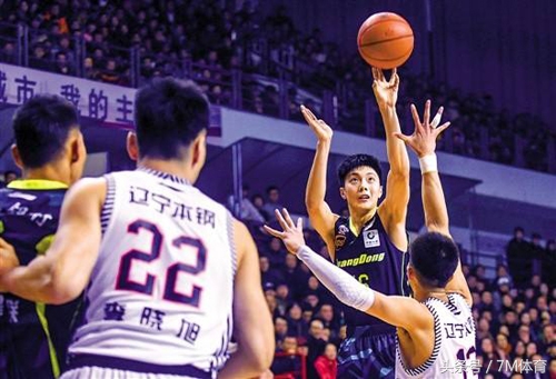 坚持7人轮换！这到底是尤纳斯的固执还是尤纳斯的无奈？