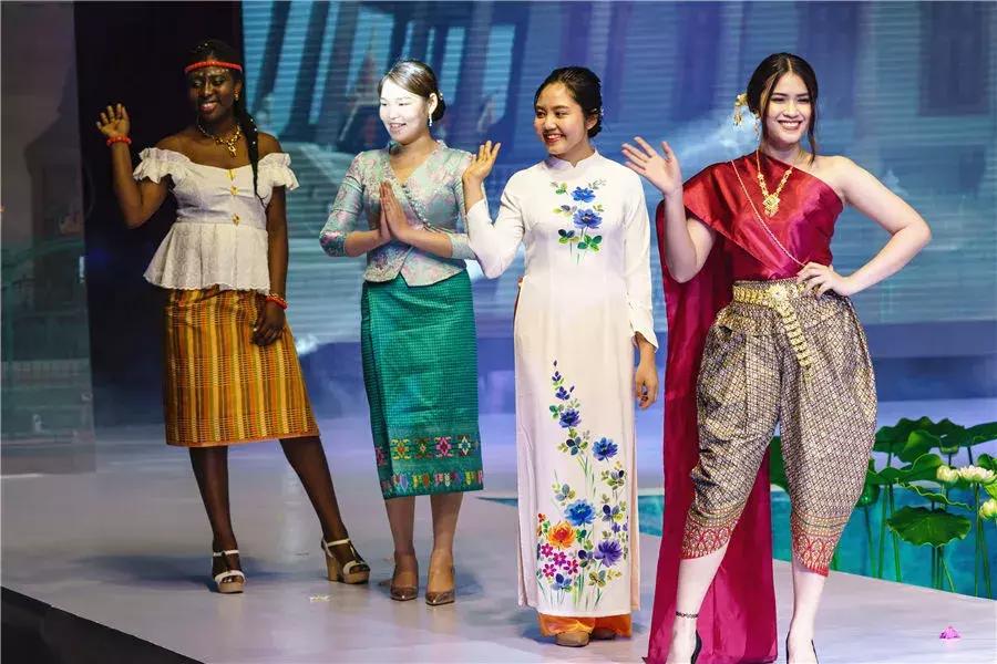 绣爱,绣爱2018民族服饰