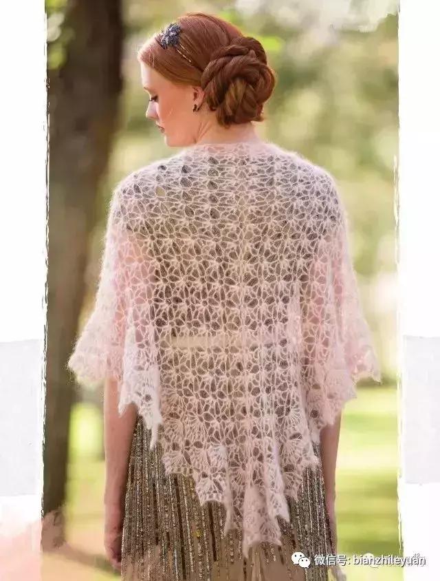 听说妈妈带着毛线披肩出游，画风是这样的……