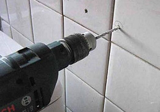 瓷砖打眼瓷砖裂了师傅不赔,瓷砖打孔用什么钻头不裂