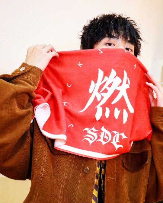 易烊千玺：路人缘好的艺人往往业务能力强，低调不作妖，性格善良