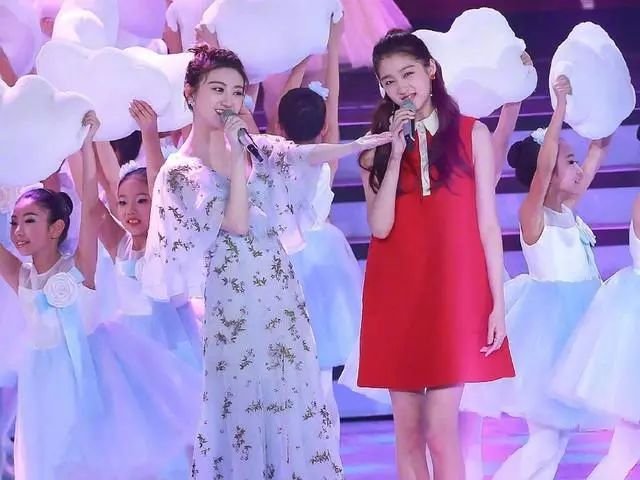 关晓彤是不是换了造型师,关晓彤为什么不换造型师